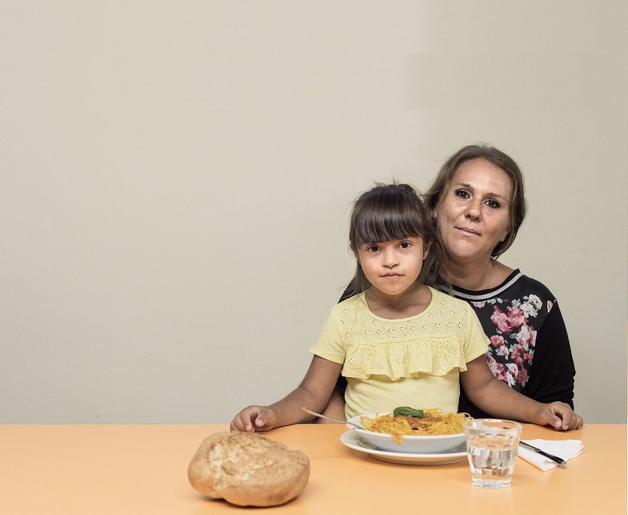 Alessandra e Noemi Operazione Pane