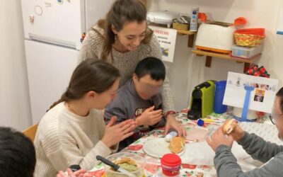 Due calzini spaiati possono camminare insieme.